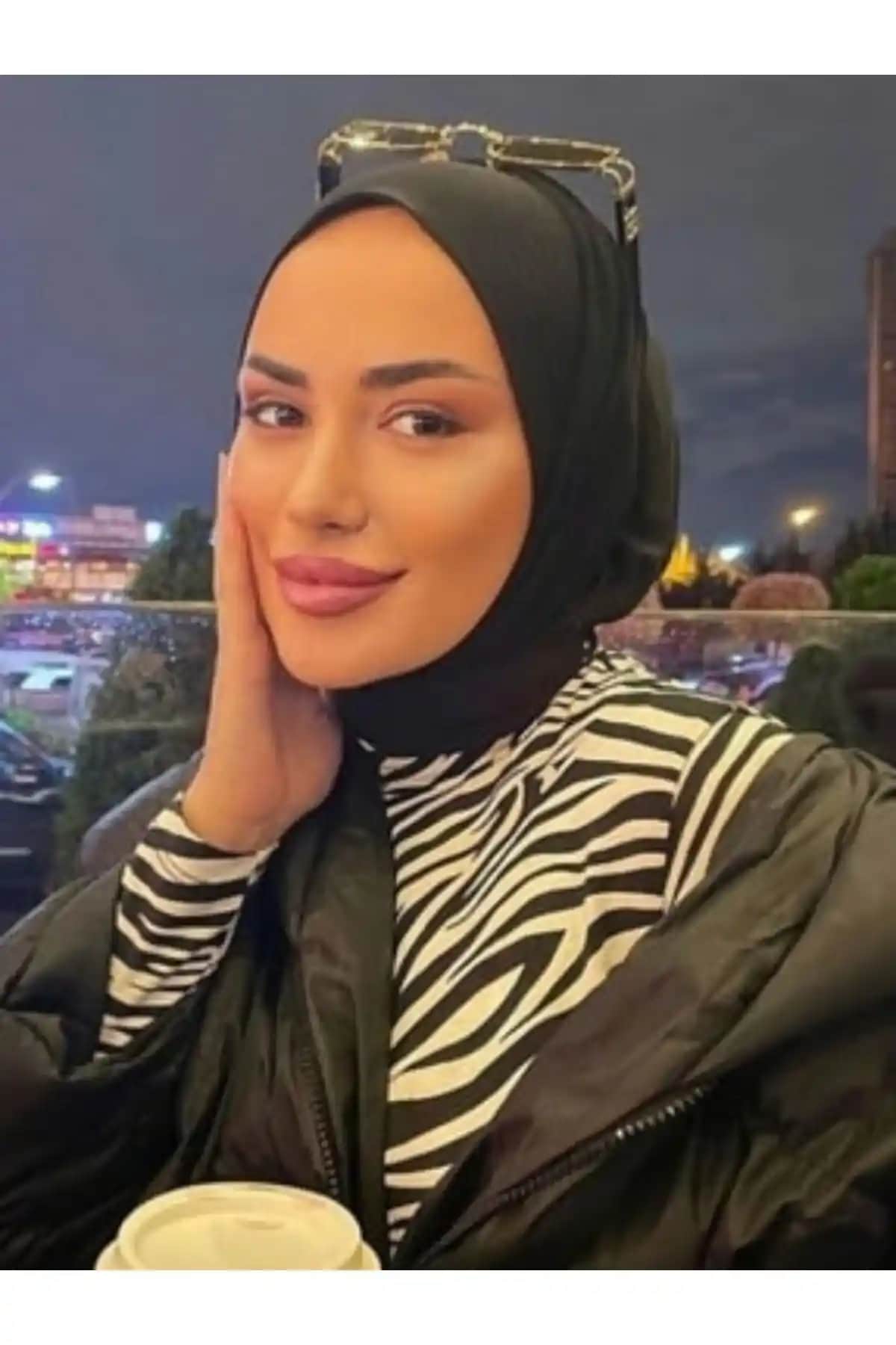 Organik Kadın Tesettür Siyah Çıtçıtlı Boyunluk Pratik ve Şık Tasarım