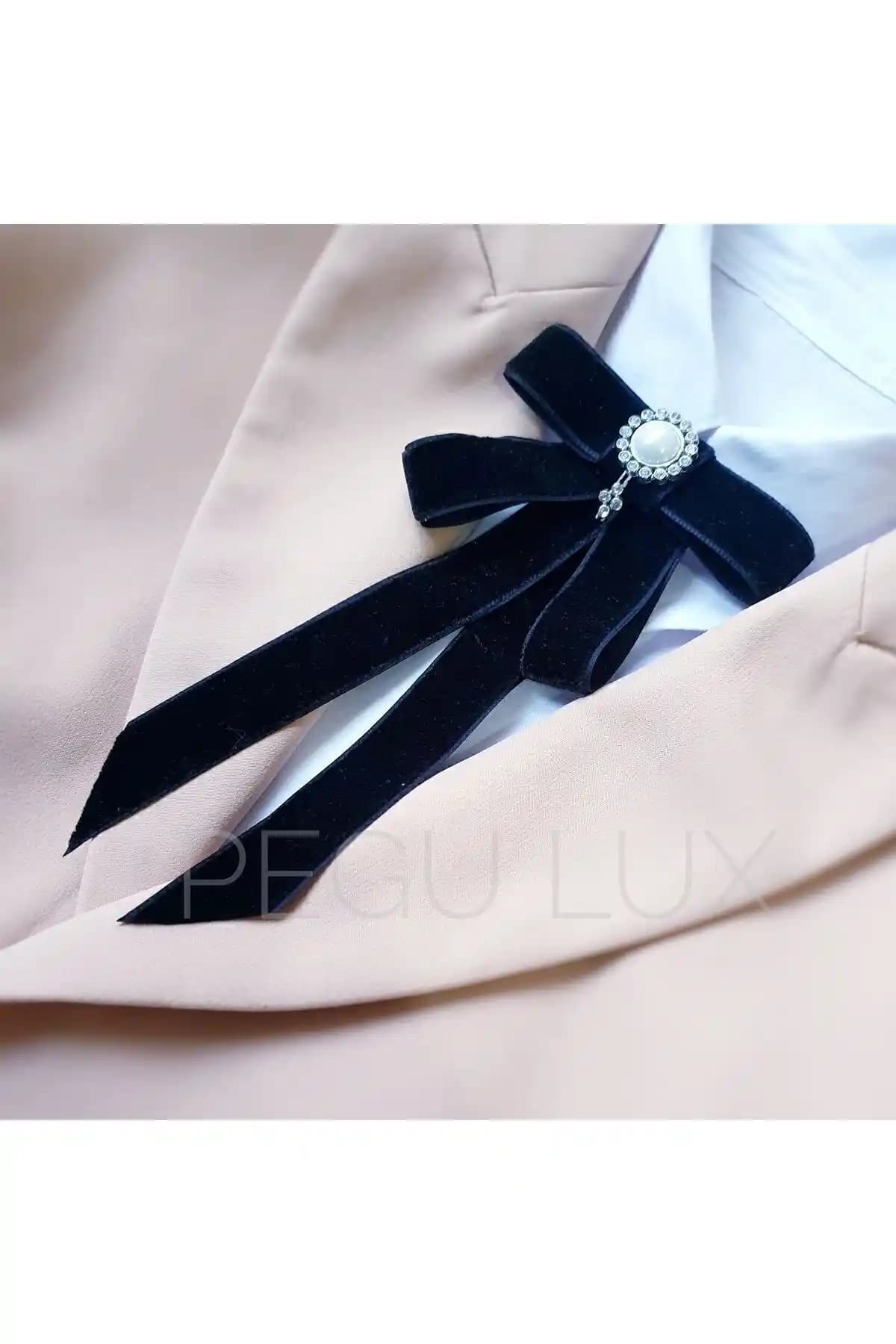 Pegu Lux ve Semartdesing Siyah Kurdele Broşları Karşılaştırması