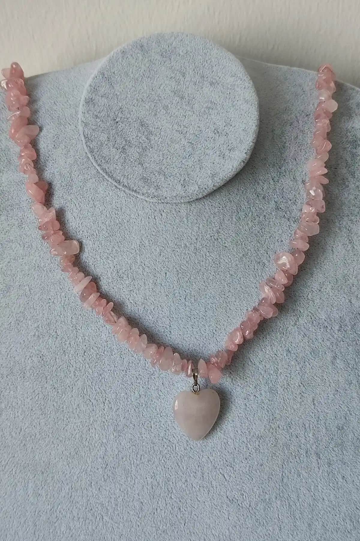 Pembe Kuvars Kolye Karşılaştırması: Badeaccessories ile Sweet Markası Ürünleri Analizi