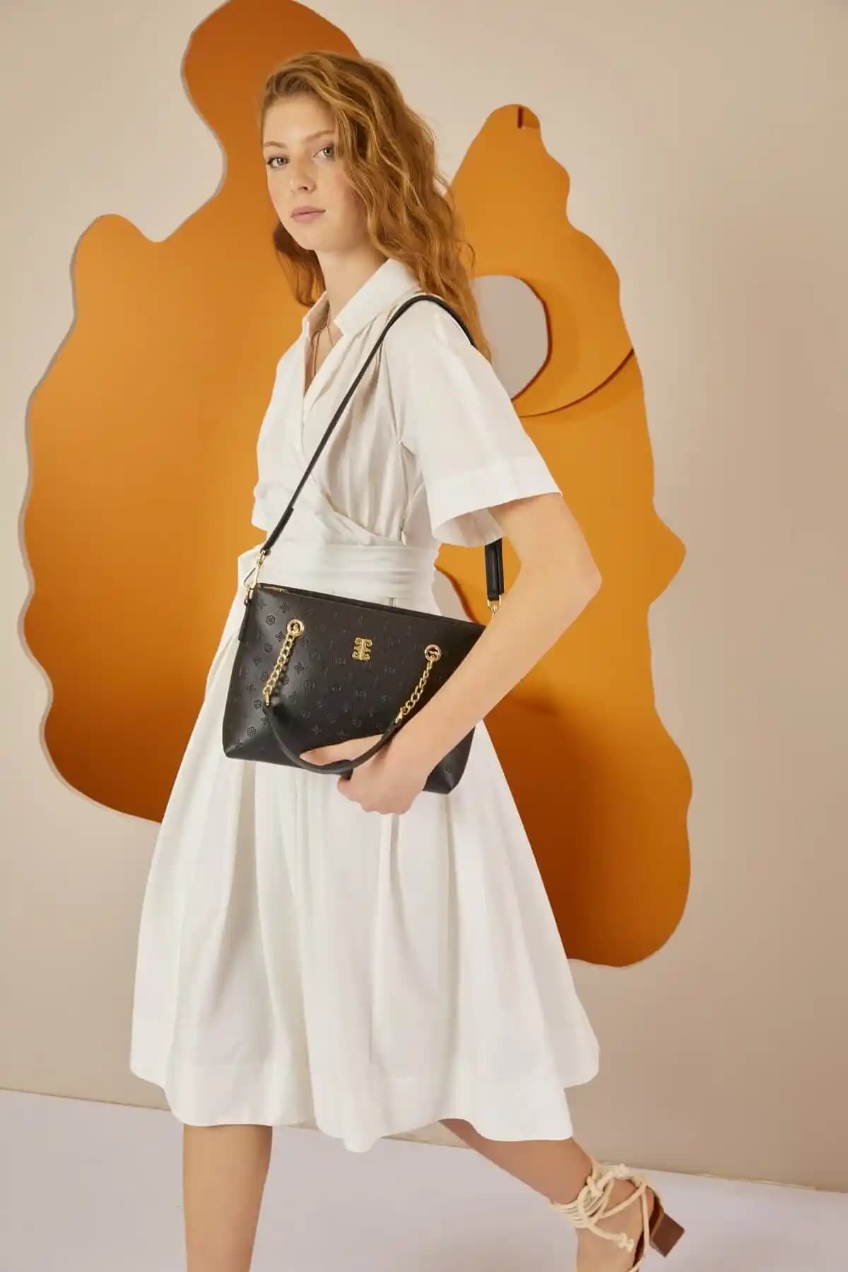 Pierre Cardin Siyah Kadın Omuz Çantası Karşılaştırması: Floater ve Monogram Modelleri