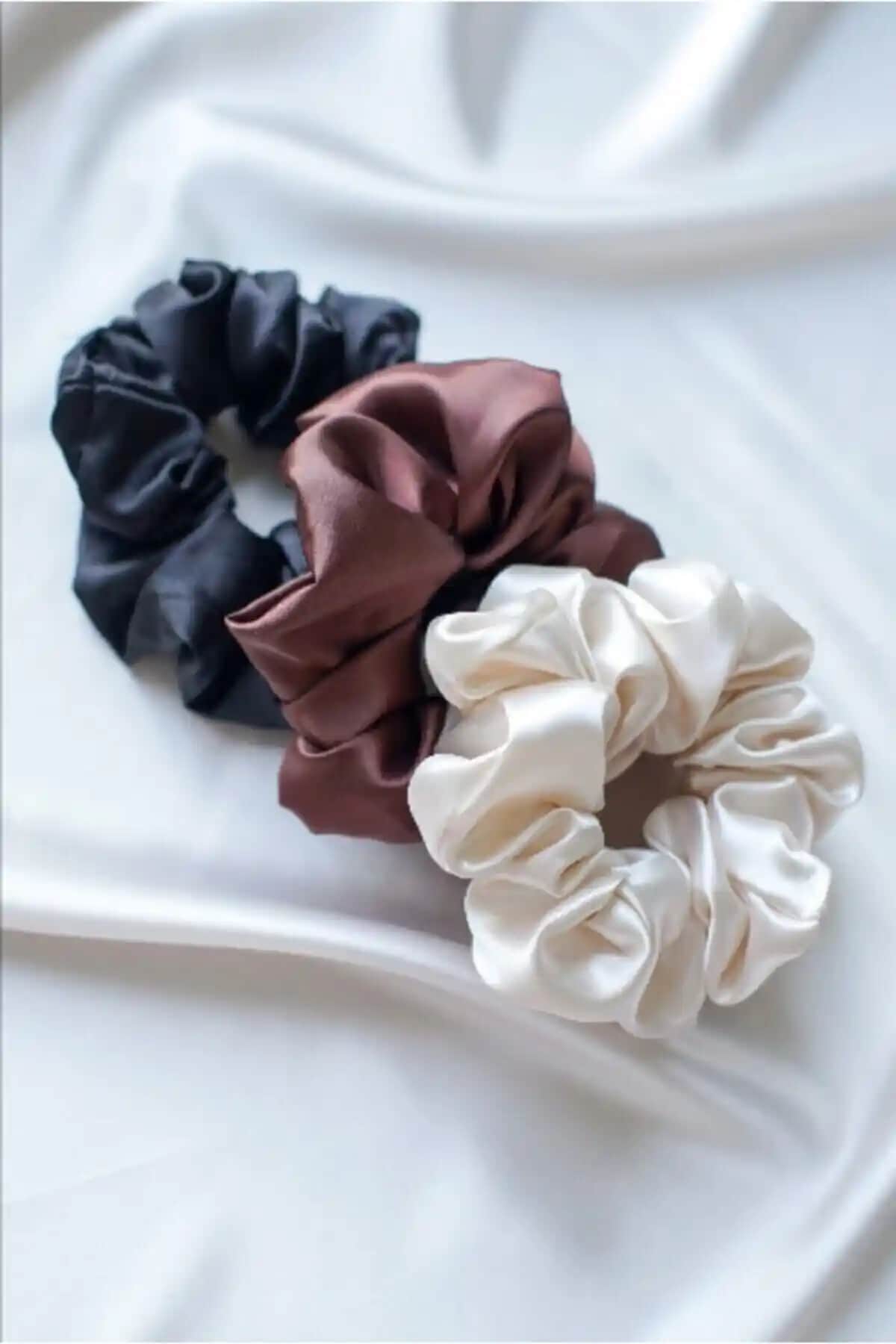 Pistore Kadın 3'lü Saten Saç Lastik Toka Seti: Zarif ve Kullanışlı Tasarım