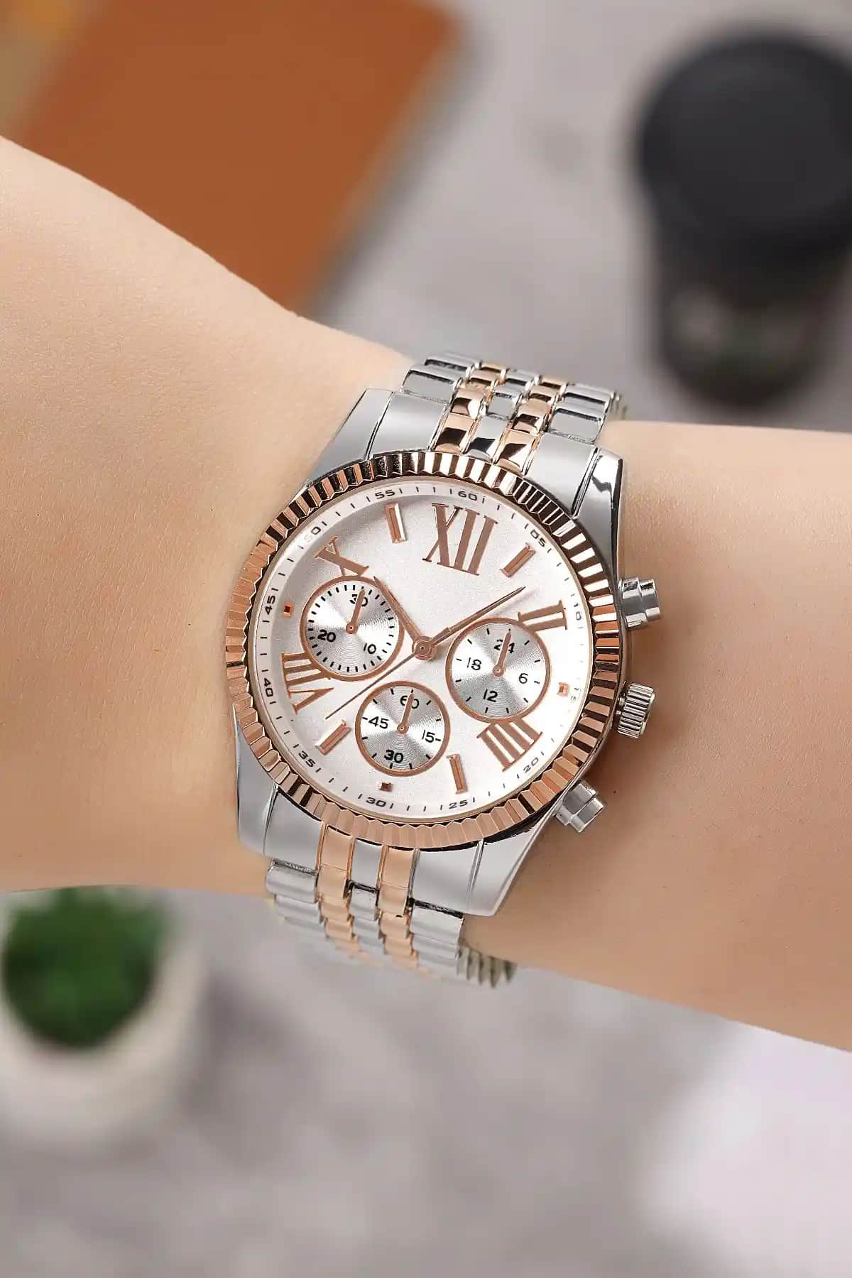 Polo55 Rose-Gümüş Metal Kordon Unisex Saatleri Modern ve Dayanıklı Tasarım