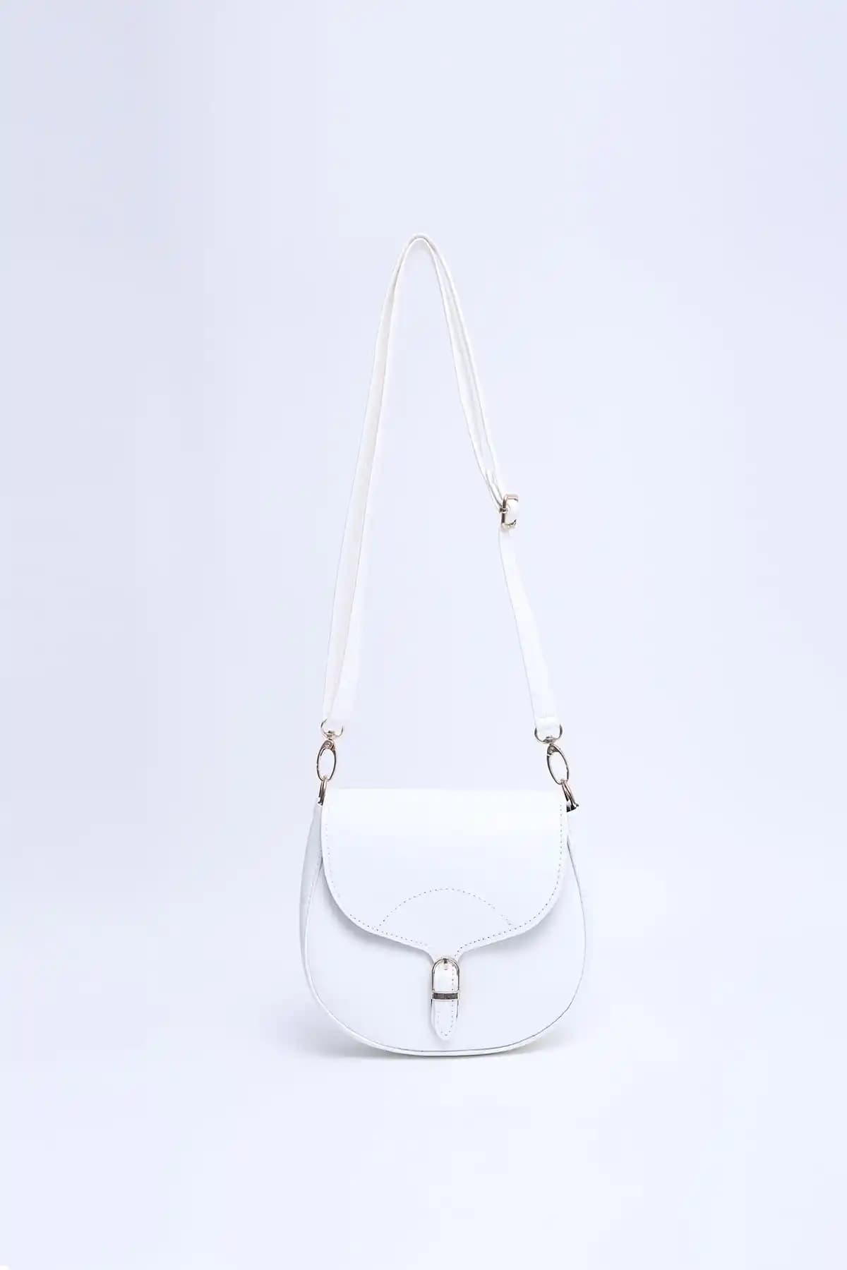 Shaka Beyaz Shk17 ve Siyah Shk127 Çantalarının Karşılaştırması