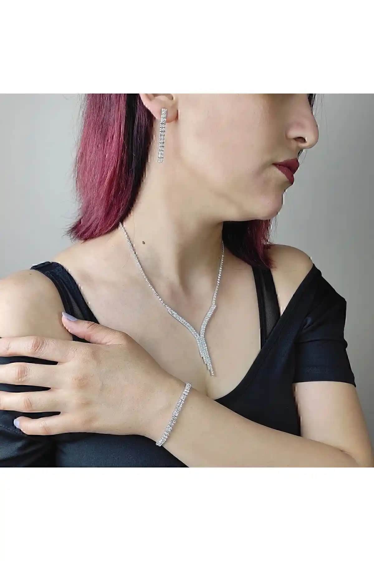 Takıbyysm Abiye Seti: Zarif ve Parlak Tasarım ile Özel Günleriniz İçin Mükemmel Aksesuar