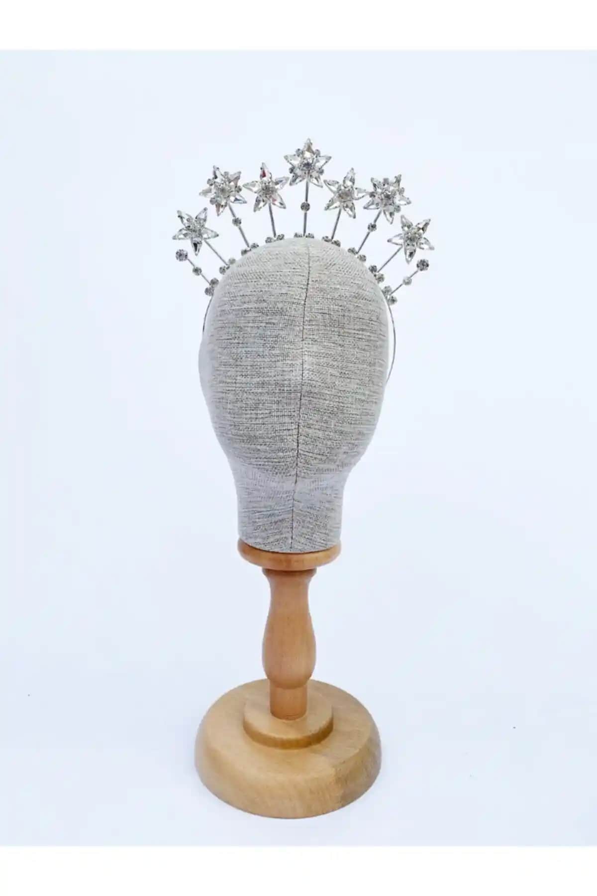 Yılzlı Kristal Taç Gümüş Renkli Zarif ve Gösterişli Aksesuar Seçenekleri