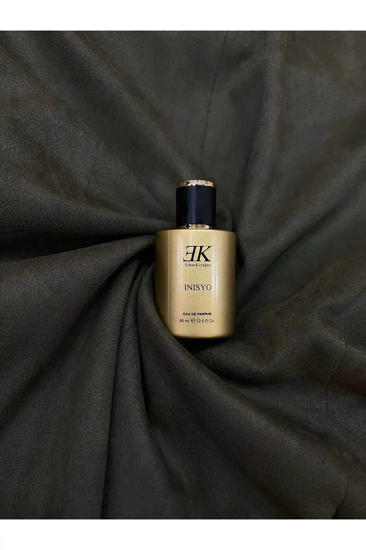 E.K İnisyo Parfüm İncelemesi: Kalıcı ve Ferah Çiçeksi Koku
