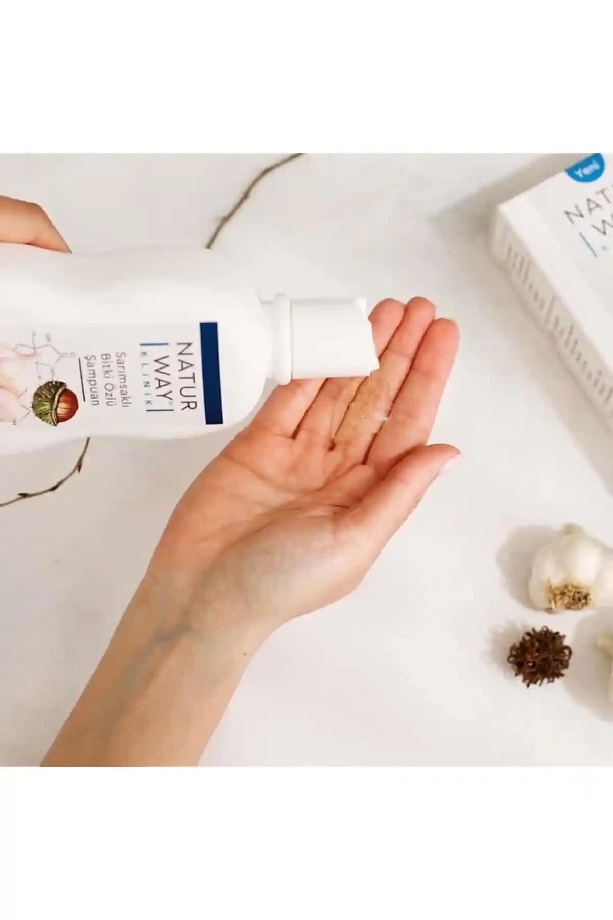 Otacı Naturway Klinik Extra Sarımsaklı Kokusuz Şampuan ile Saç Bakımı